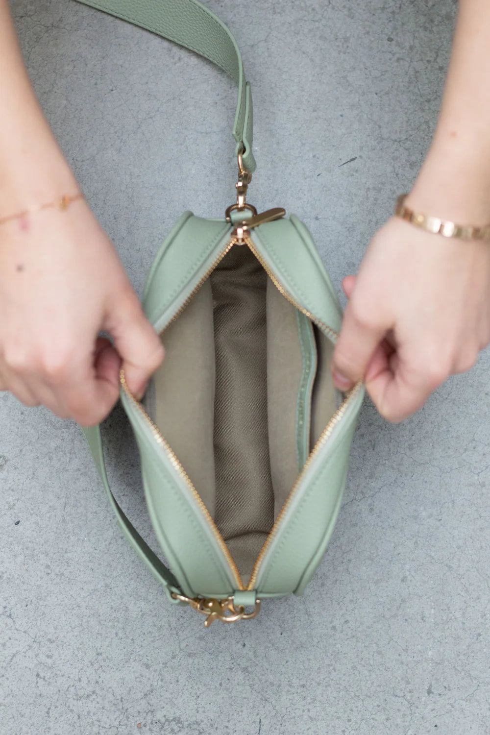 MINI MESSENGER - PASTEL GREEN